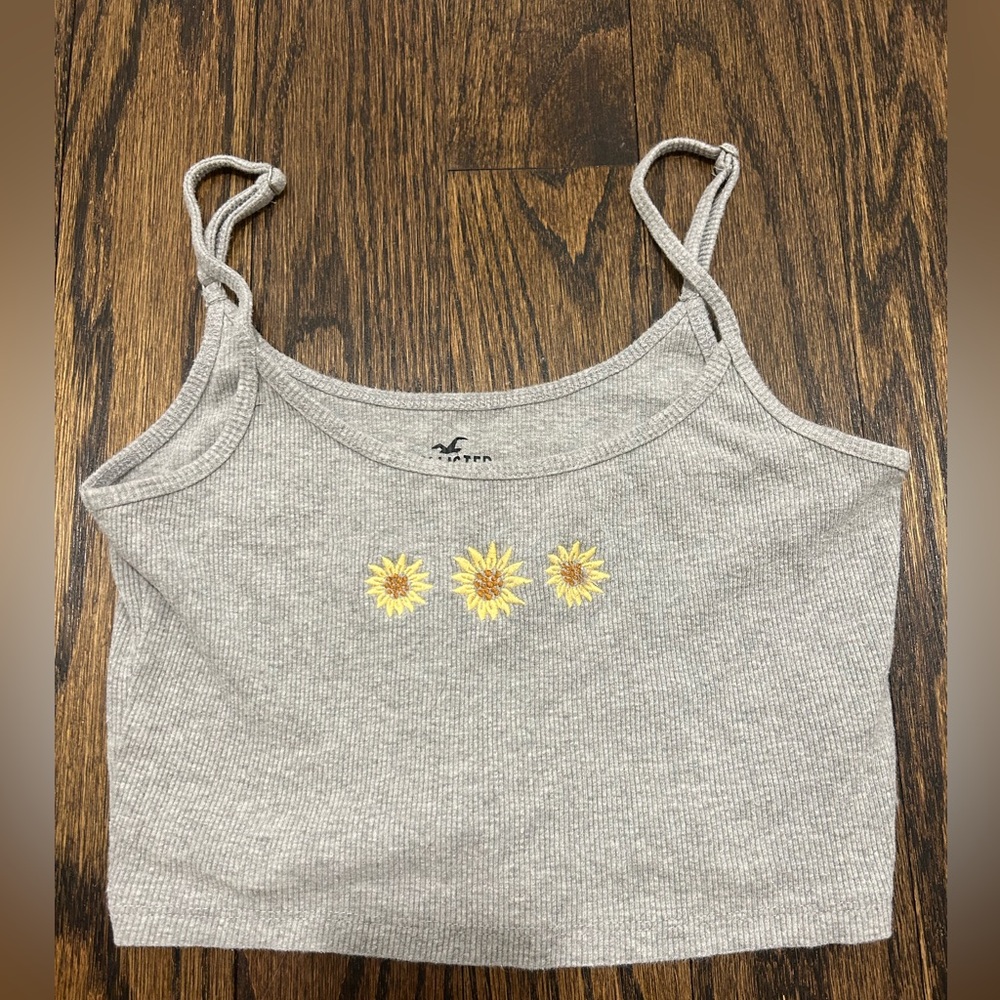 Gray cropped tank top with sunflowers